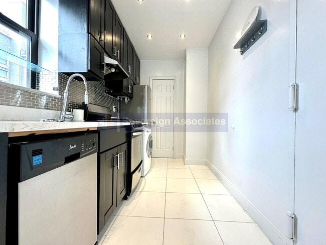Photo - 109 W 105th St Unidad 2A
