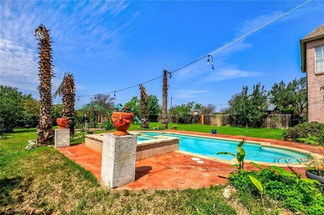 Photo - 2315 Little Tree Bend