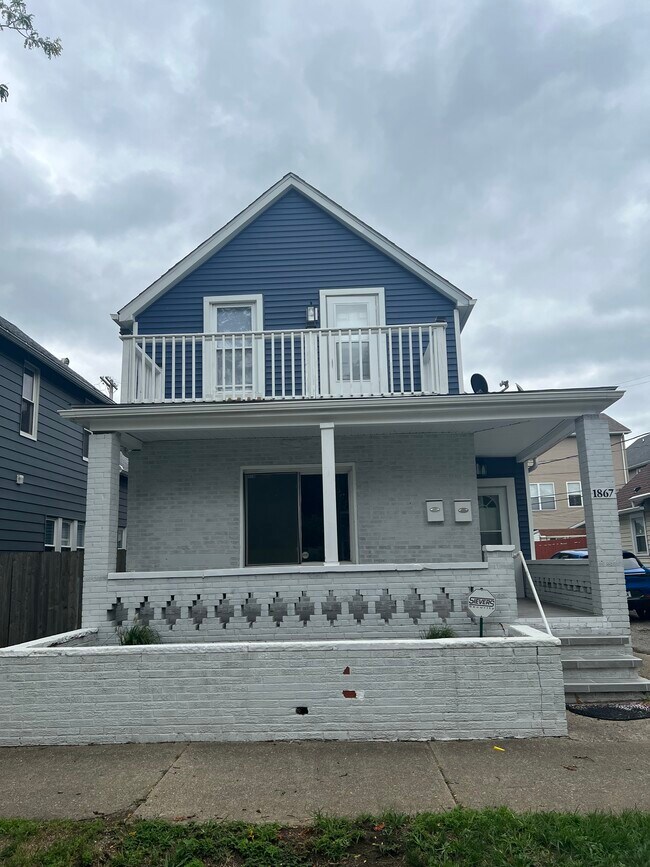 Building Photo - 1867 W 57th St Unit 2