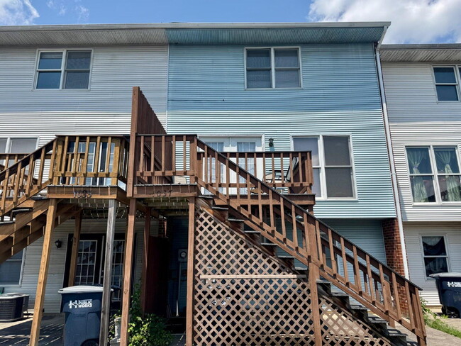 "Charming 3-Bed Townhouse with 2.5 Baths i... - "Charming 3-Bed Townhouse with 2.5 Baths i...