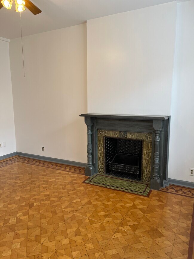 Ornamental fire place - 43 First Street, Albany NY, USA Unit Apt 1