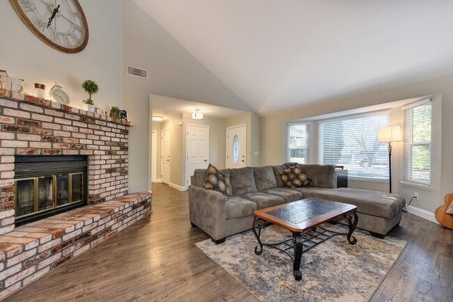 Photo - 8313 Crossoak Way