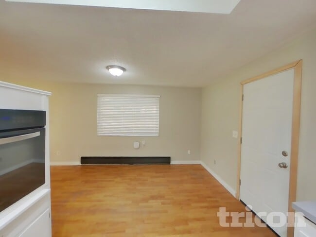 Photo - 12306 86 Ave E