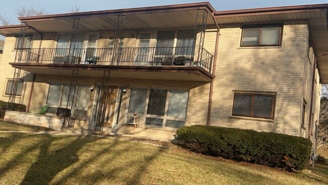 Front of Building - 4130 N 91st St Unit 3B Rental