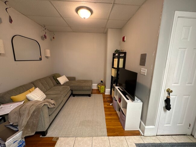 Building Photo - 875 Beacon St Unit 43