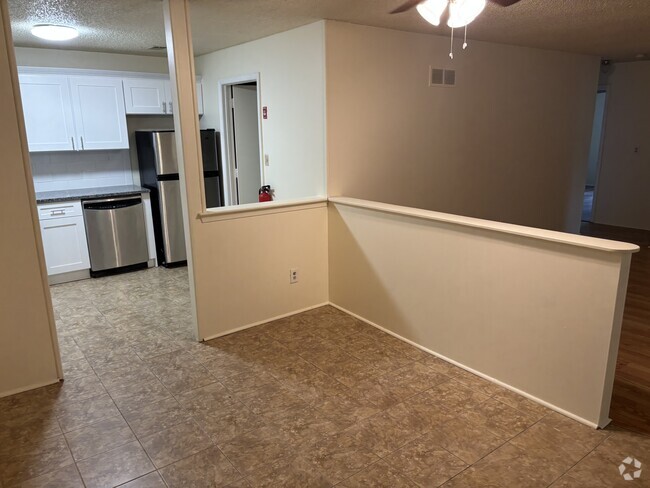 Building Photo - 17-6 Augusta Ct Unit 6 Rental