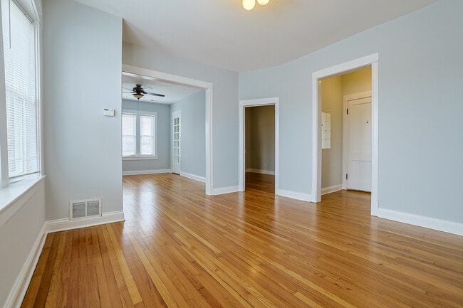 Photo - 4413 W Montrose Ave