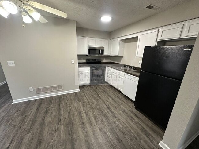 Photo - 101 NE Dogwood