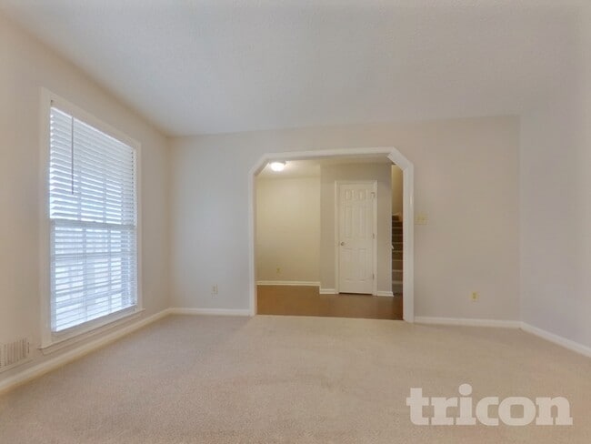 Photo - 329 Stratford Dr