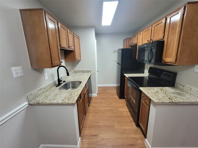 Photo - 7250 W Greens Rd Unidad 414