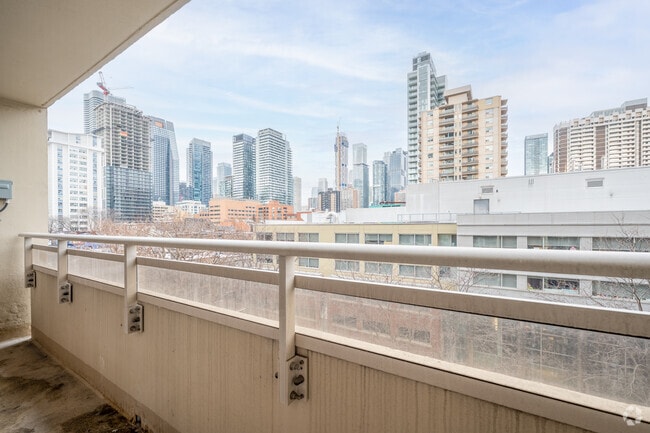 Bachelor - 400SF - Balcony