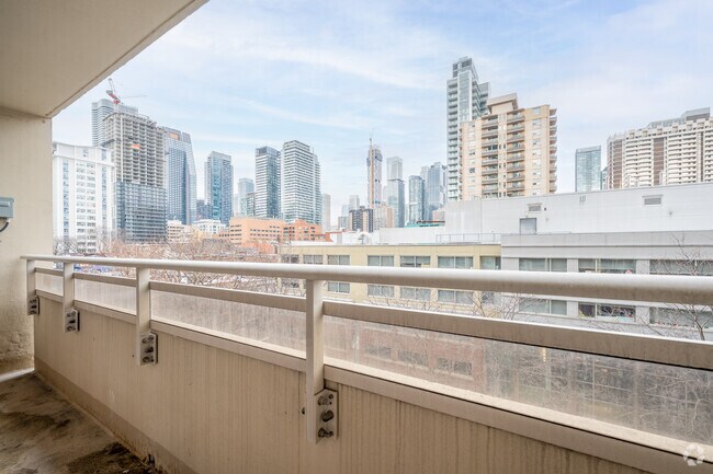 Bachelor - 400SF - Balcony - 100 Alexander Street