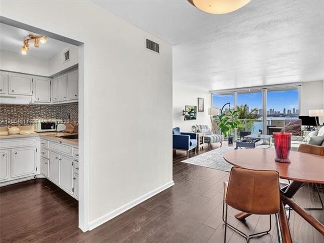 Photo - 1200 West Ave Unit 1200 West Ave # 305