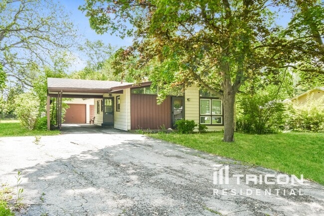 Building Photo - 30477 N Oak Grove Ave Rental