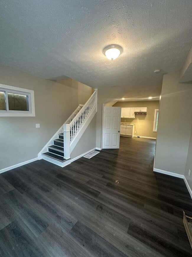 Building Photo - 3900 W 23rd St Unit 3900 W 23rd St #5, Cleveland, OH 44109