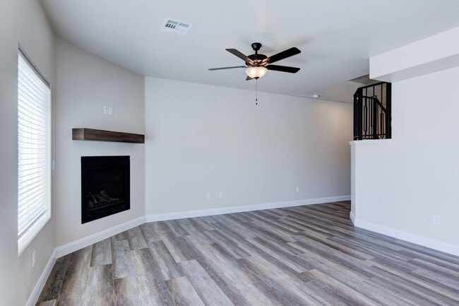 Photo - Newer 3 bedroom 2.5 bath Townhome in Cedar...