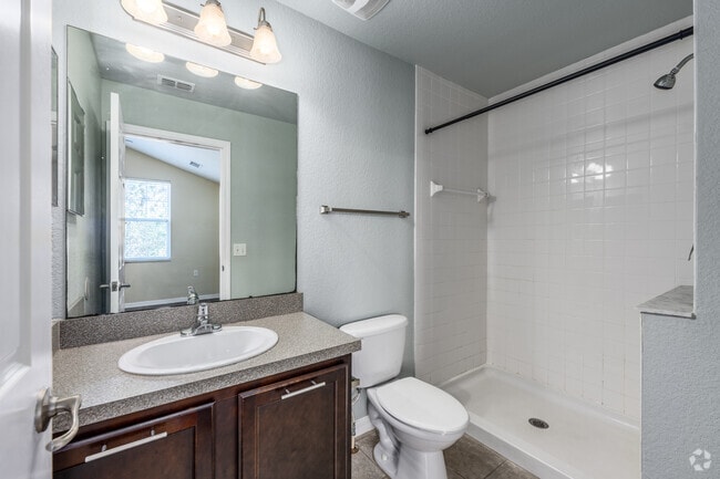 4x4 Townhouse 4BR, 4BA - 1,772SF - Bathroom 2
