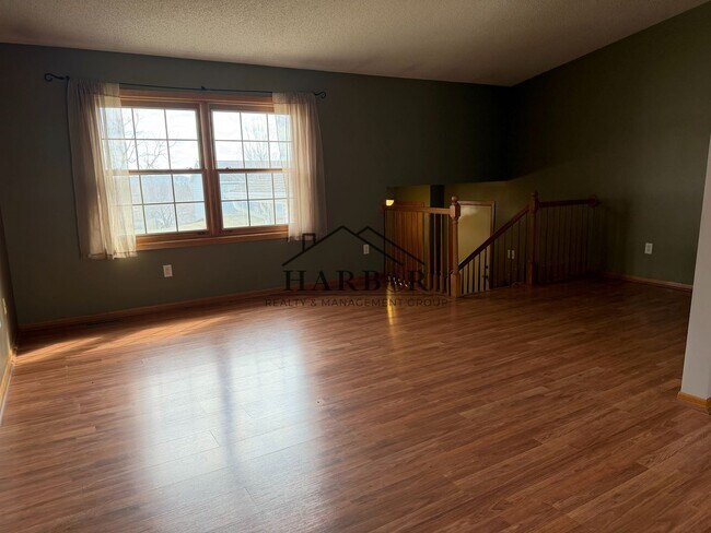 Photo - 2869 Knollwood Dr SE