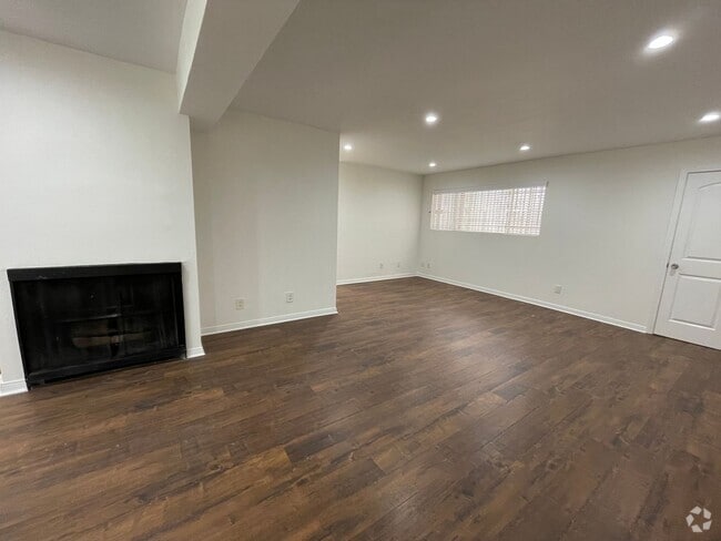 Building Photo - mit126 Unit 26-4 Rental