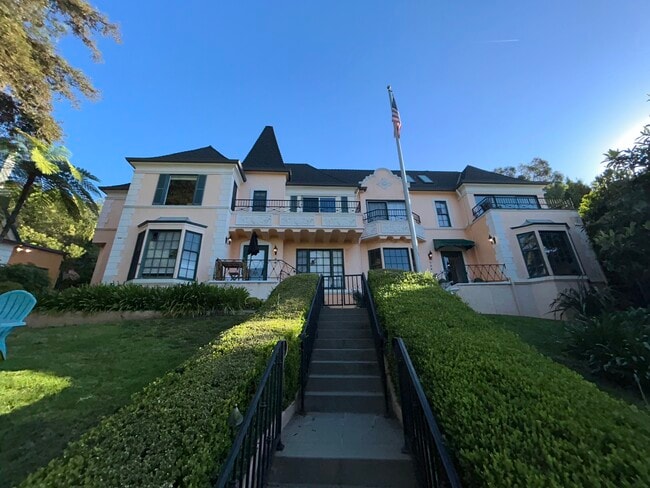 Photo - 1954 Hillcrest Rd Unidad 8