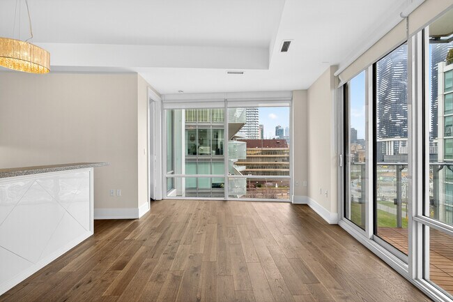 Photo - 29 Queens Quay E