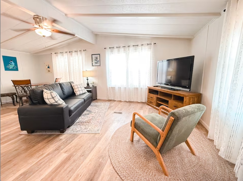 Photo - 650 N 1st Ave