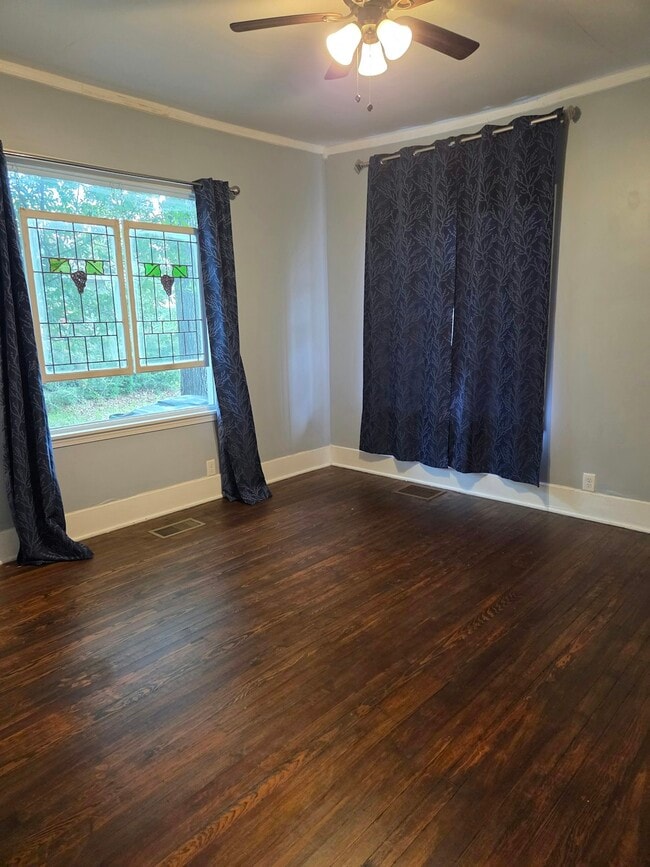 Photo - 719 W Faulkner St