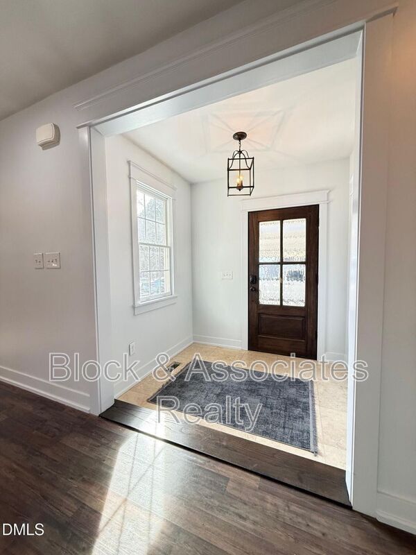 Photo - 121 Marilou Ln