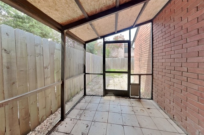 Building Photo - 18138 Garden Manor Dr