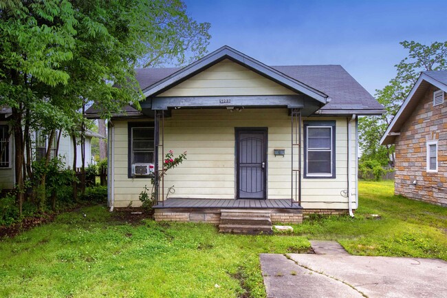 Photo - 1303 Division St House