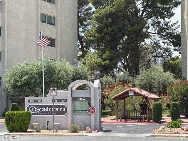 Building Photo - 750 S Royal Crest Cir Unit 325 Rental