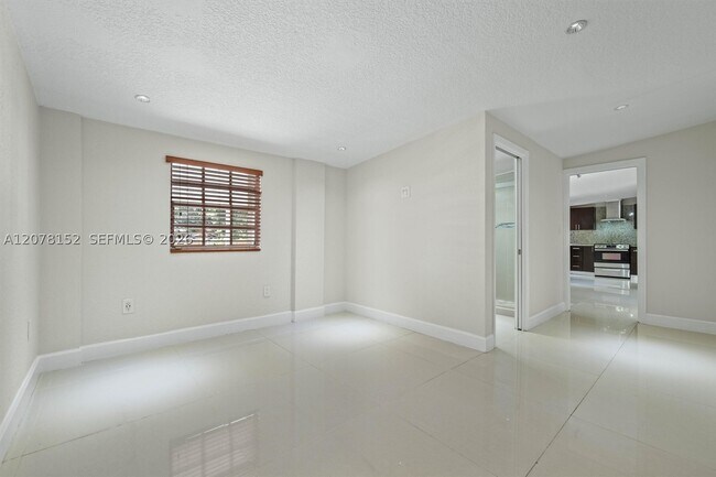 Photo - 292 E 55th St