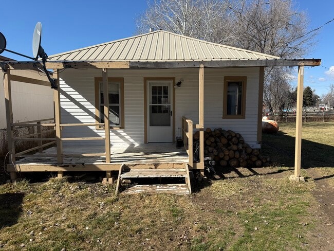 Photo - 2273 1st St W