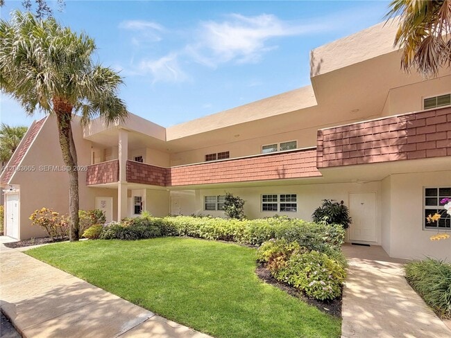 Building Photo - 3641 Oaks Clubhouse Dr Unit 201