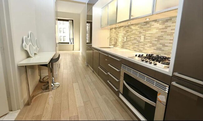 Photo - 75 Wall St Apartment Unit 18I