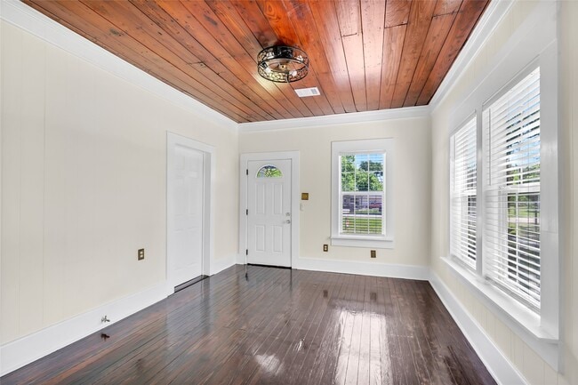Photo - 204 Kerry Rd