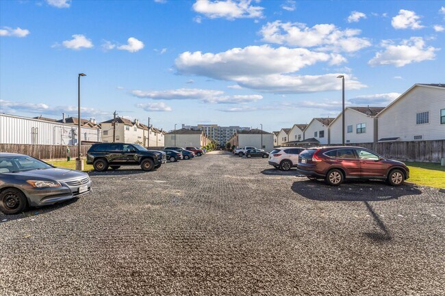 Photo - 650 Westcross St