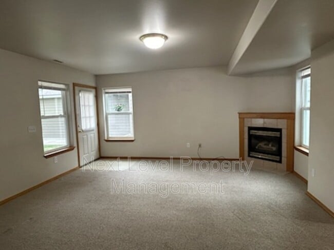 Photo - 1975 Greatview Dr