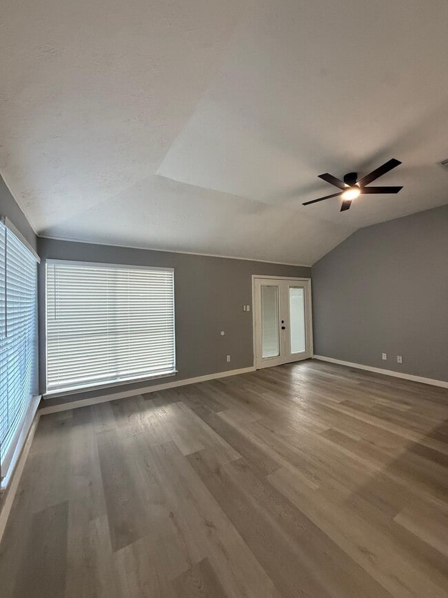 Photo - 1019 Western Springs Dr