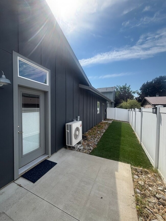 Photo - 1721 Ammon Pl