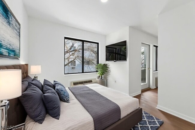 Photo - 850 Main St Unidad 102