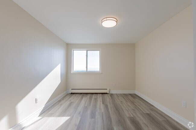 1BR, 1BA - 714SF - Bedroom