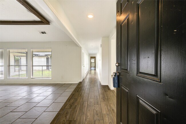 Photo - 8107 Durklyn Ln