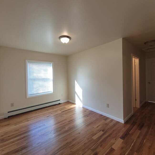 Photo - 127 Carlisle St