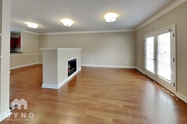 Photo - 302 Laurel Ave SW