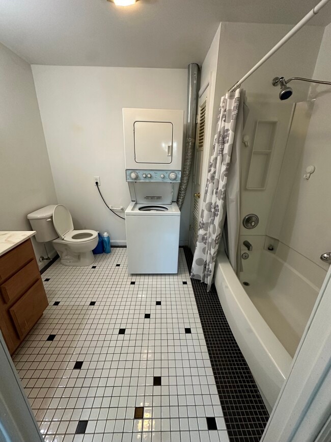 Building Photo - 405 Park Ave Unit B