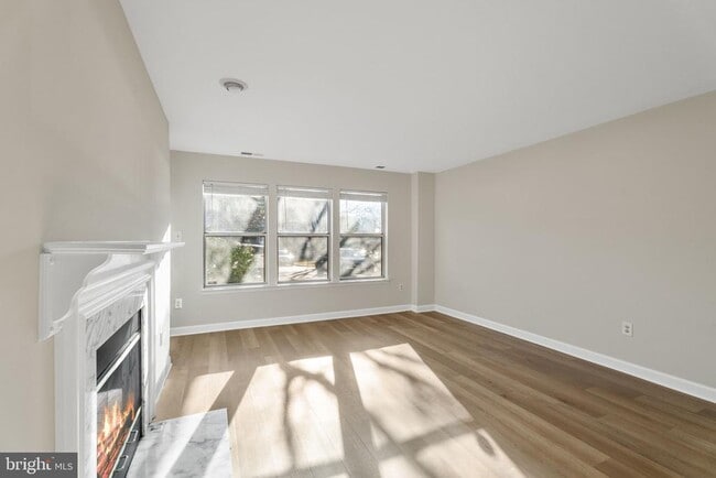 Photo - 3321 Sir Thomas Dr Unit 12