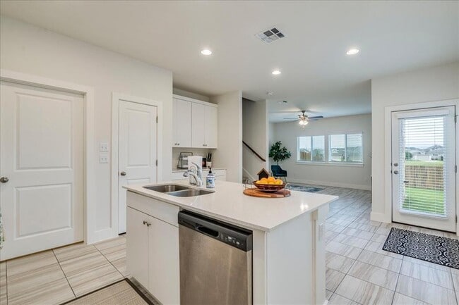 Photo - 418 White Steppe Way