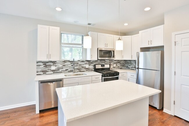 Photo - Gorgeous 1Bed/1Bath in Logan Square! Condo Quality! In-Unit Laundry! Central Air! Unidad 2F