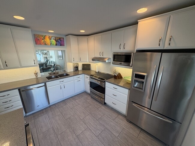 Photo - 333 The Esplanade N